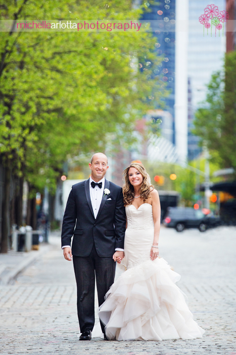 bride groom debrosses street