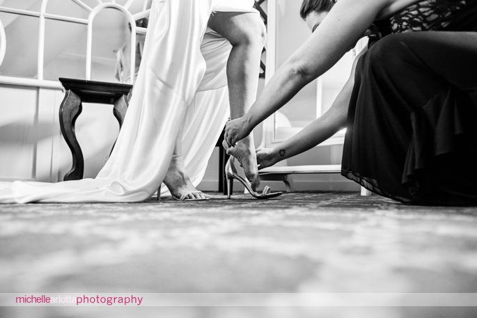 sister of the bride puts on bride's shoes