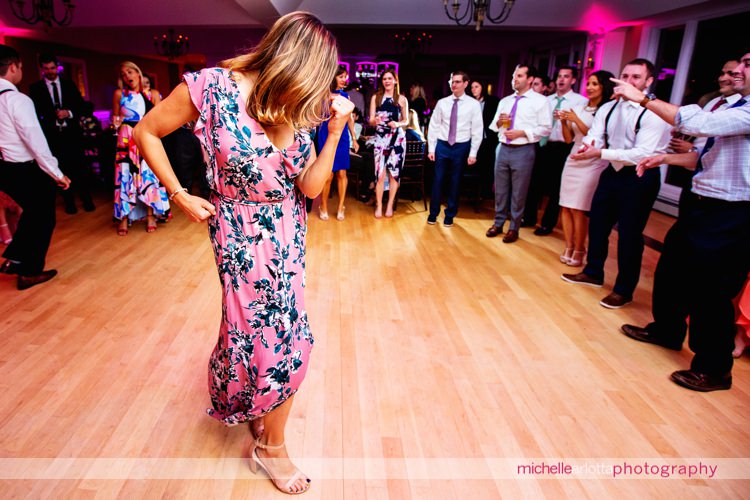 wedding guests does Beyonce dance to 'all the single ladies' at the rock island lake club