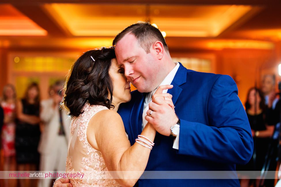 groom and mother dance at bear brook valley new jersey wedding