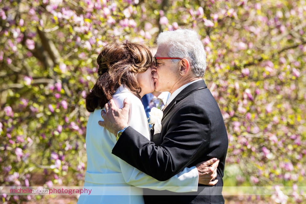 colonial park gardens New Jersey intimate wedding ceremony the kiss