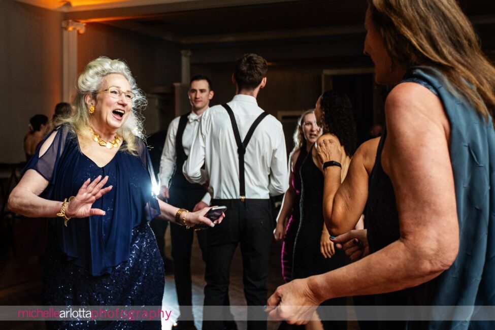 Pen Ryn Estate PA wedding reception guests dancing