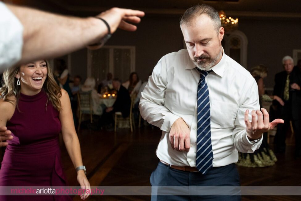 Pen Ryn Estate PA wedding reception guests dancing