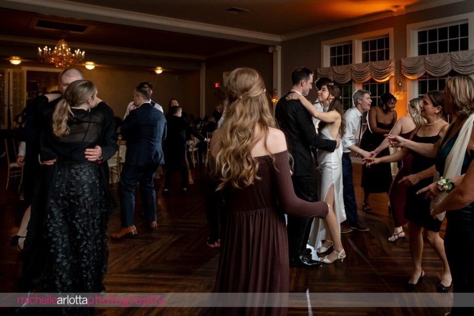 Pen Ryn Estate PA wedding reception guests dancing